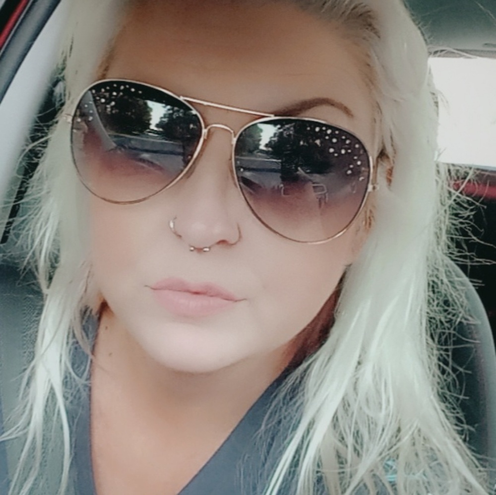 Meet your Posher, Crystal